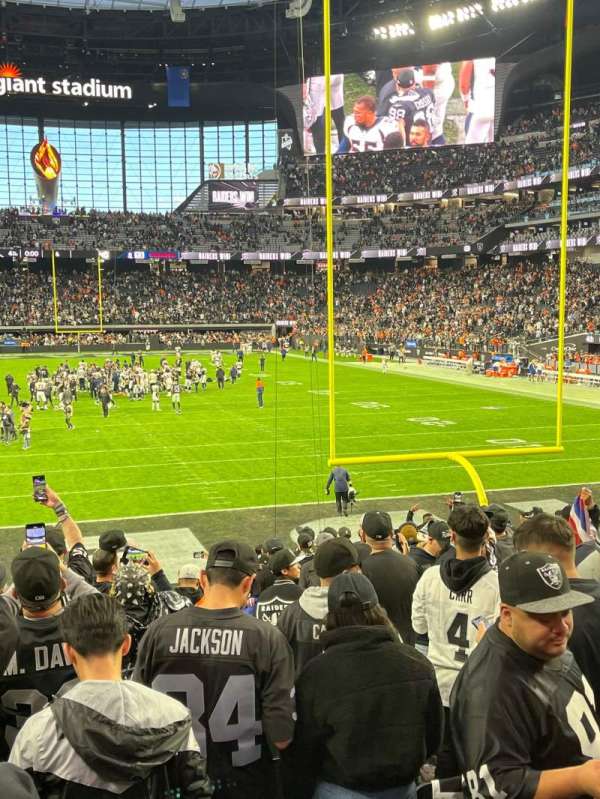 Allegiant Stadium, bloc: 124, rangée: 17, place: 5