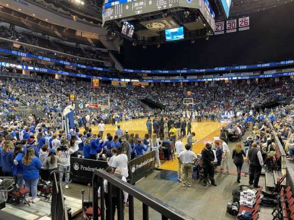 Prudential Center, bloc: 4, rangée: 2, place: 1