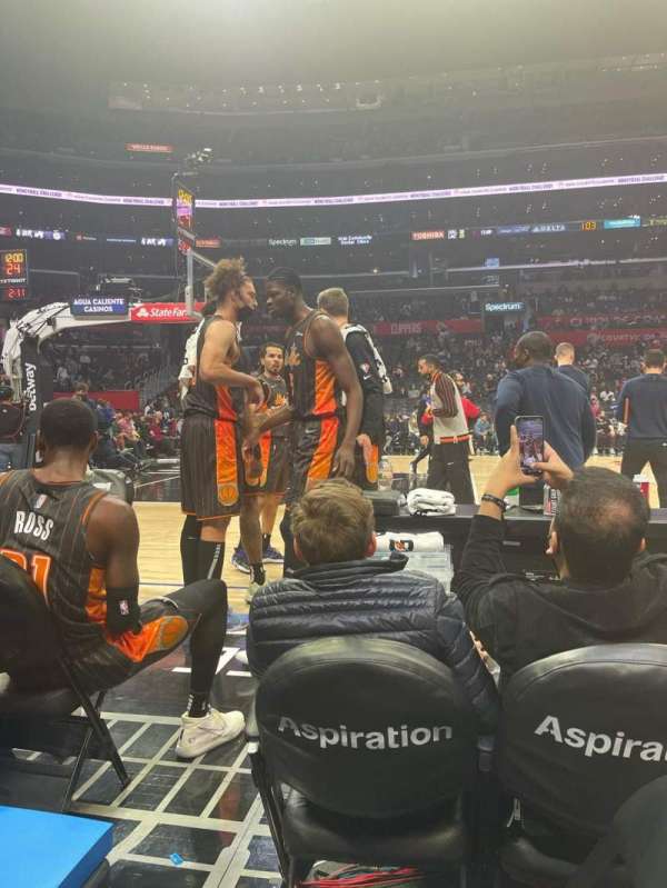 Crypto.com Arena, bloc: 102ct, rangée: A, place: 5