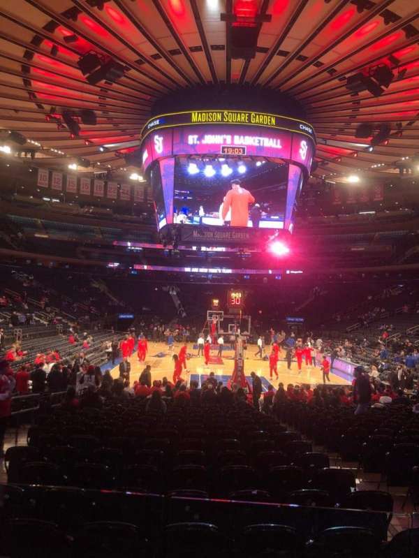 Madison Square Garden, bloc: 102, rangée: 8, place: 4