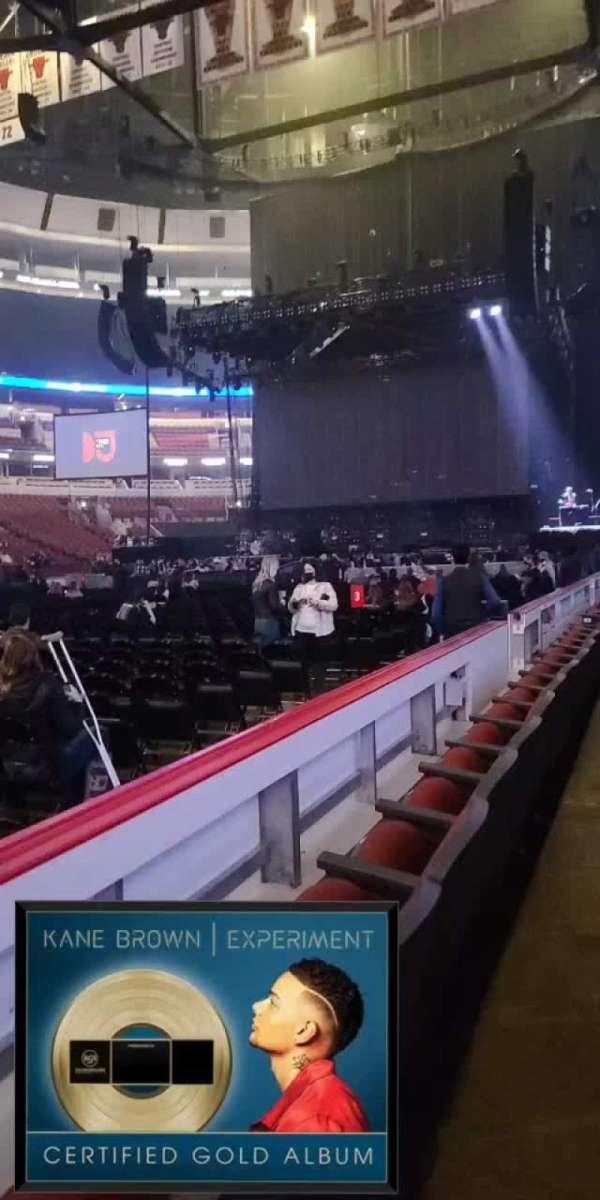 United Center, bloc: 102, rangée: 2, place: 19