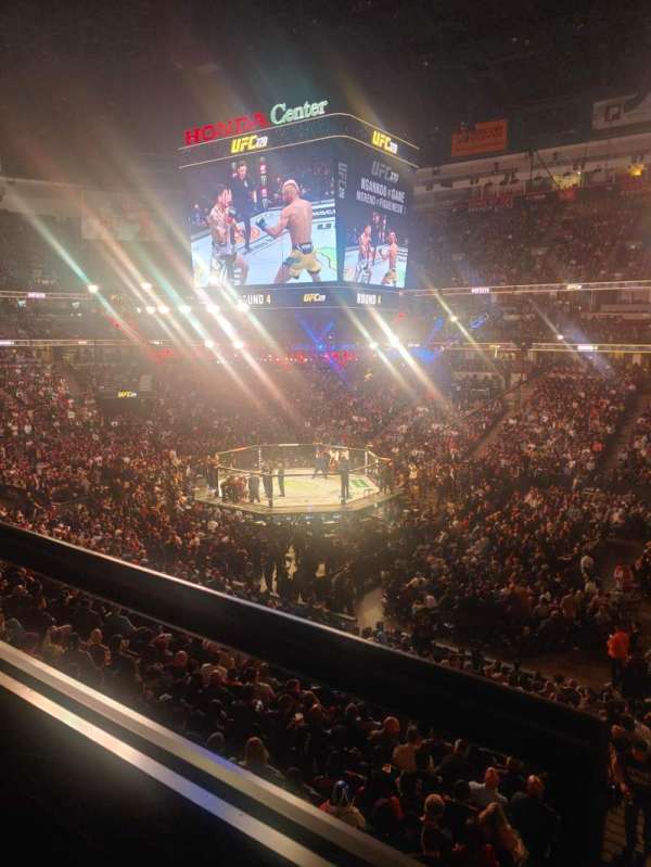 Honda Center, bloc: 305, rangée: A, place: 7