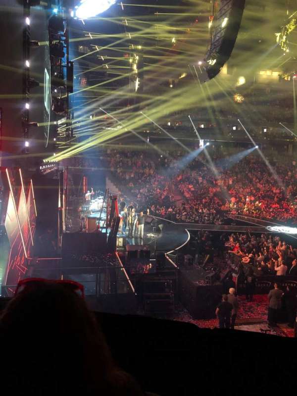 T-Mobile Arena, bloc: 3, rangée: N, place: 11