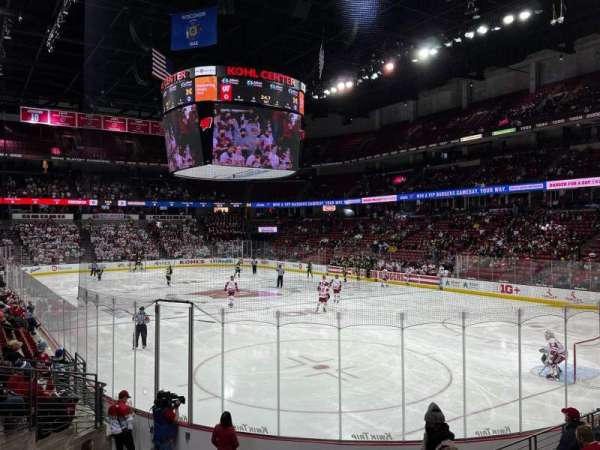 Kohl Center, bloc: 103, rangée: J, place: 9