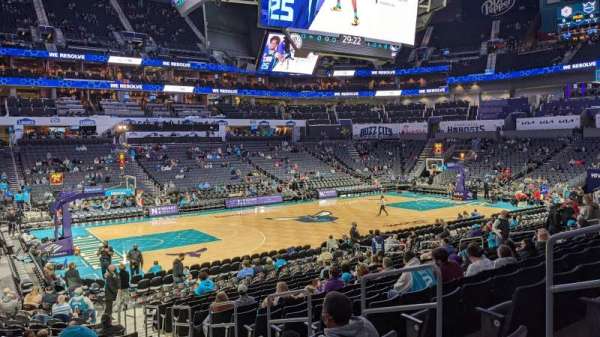 Spectrum Center, bloc: 117, rangée: Q, place: 5