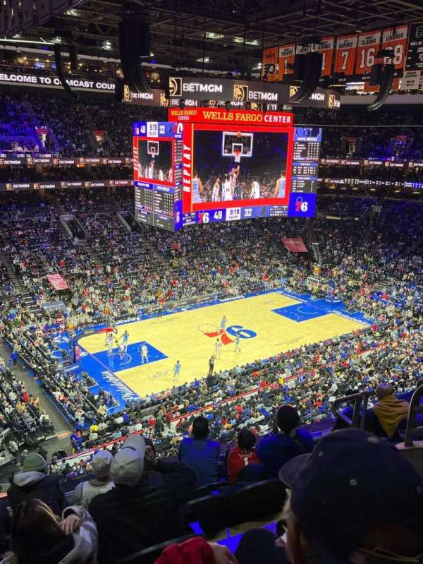 Xfinity Mobile Arena, bloc: 210A, rangée: 6, place: 7