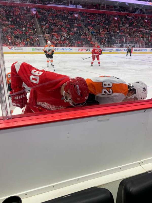 Little Caesars Arena, bloc: 125, rangée: 2, place: 9
