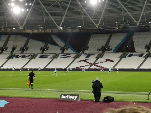 London Stadium, bloc: 111, rangée: 4, place: 251