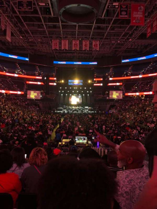 Capital One Arena, bloc: 105, rangée: Q, place: 12-13