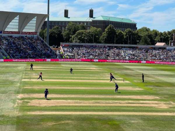 Trent Bridge, bloc: Fox Road Stand, rangée: Z, place: 98