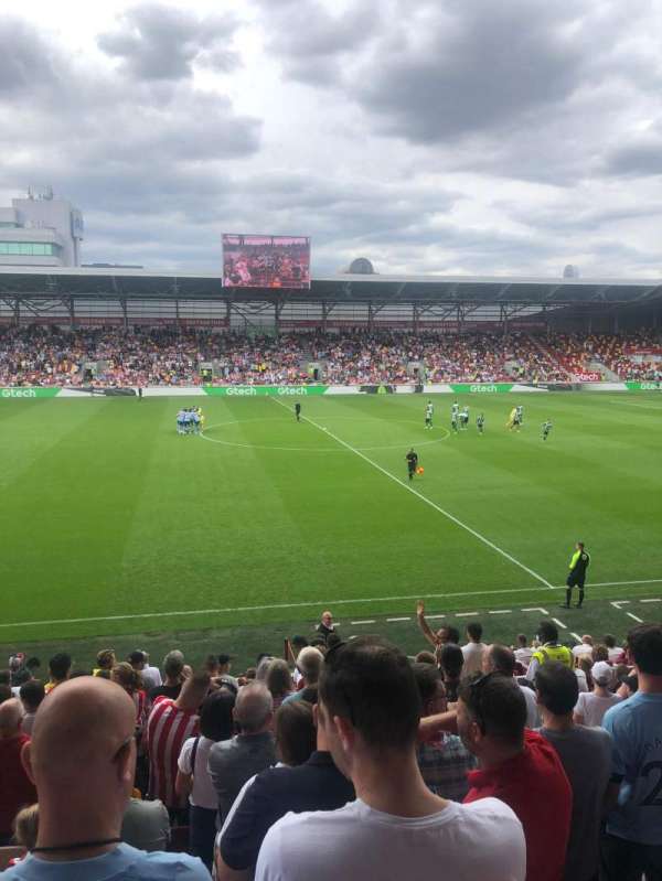 Gtech Community Stadium, bloc: S104, rangée: 17, place: 111