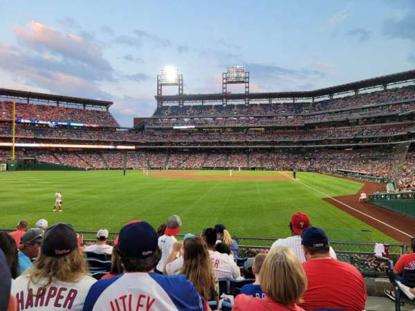 Citizens Bank Park, bloc: 142, rangée: 7, place: 1