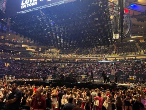 Madison Square Garden, bloc: 108, rangée: 3, place: 4