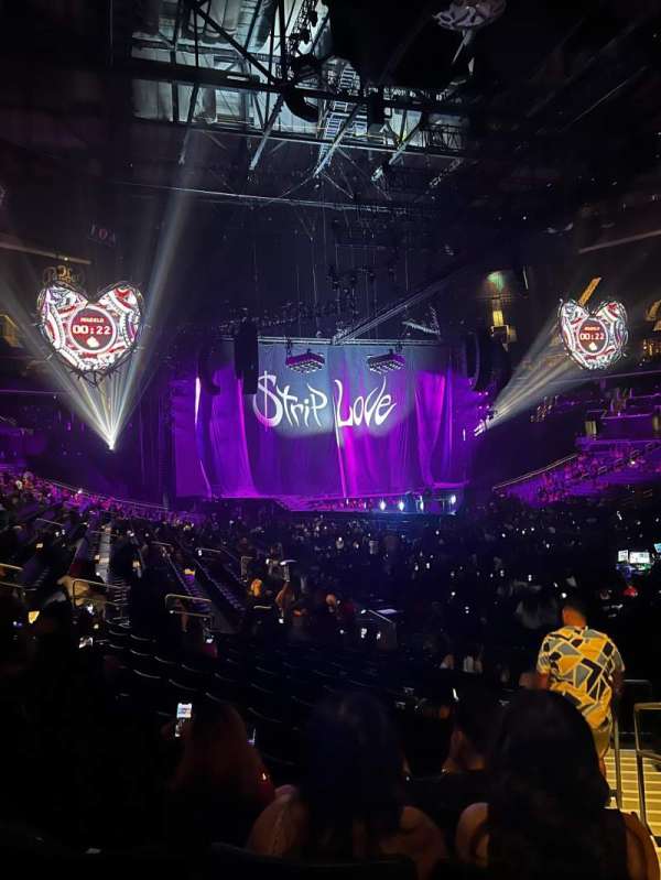 Spectrum Center, bloc: 103, rangée: O, place: 1