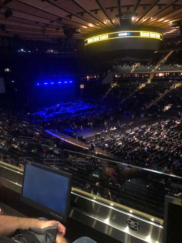 Madison Square Garden, bloc: 227, rangée: 2, place: 7