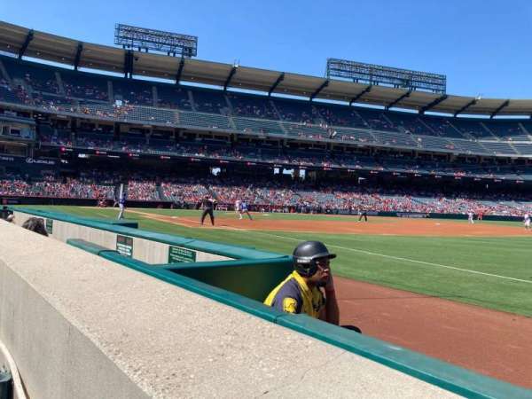 Angel Stadium, bloc: 128, rangée: A, place: 11