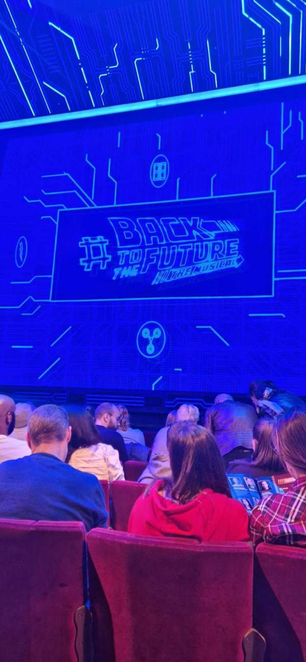Adelphi Theatre, bloc: Stalls, rangée: F, place: 13