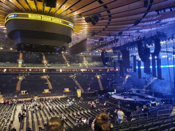 Madison Square Garden, bloc: 107, rangée: 21, place: 1