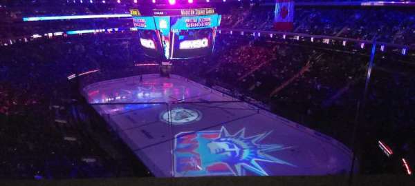 Madison Square Garden, bloc: 302, rangée: 2, place: 7