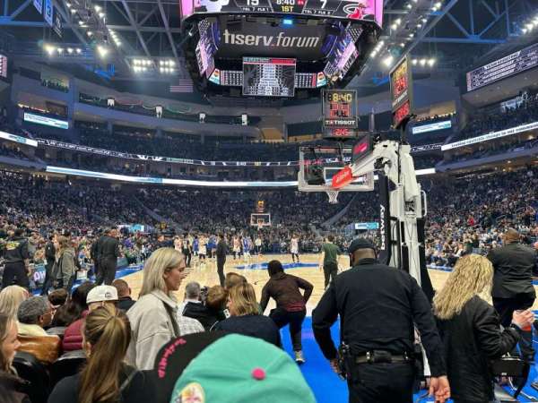 Fiserv Forum, bloc: 111, rangée: 2, place: 20