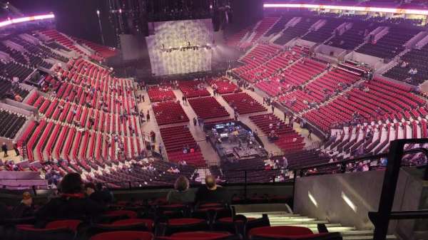 Moda Center, bloc: 328, rangée: J, place: 5