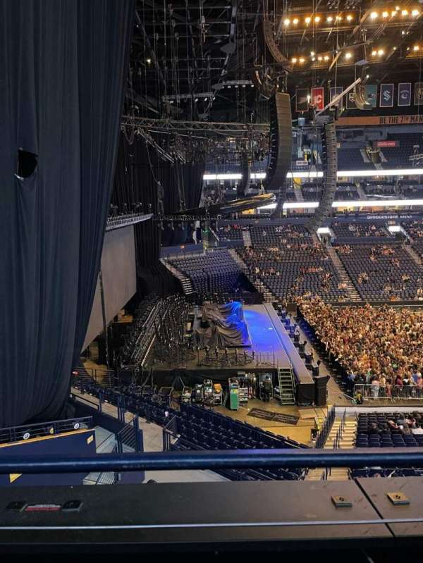 Bridgestone Arena, bloc: 213, rangée: D, place: 15
