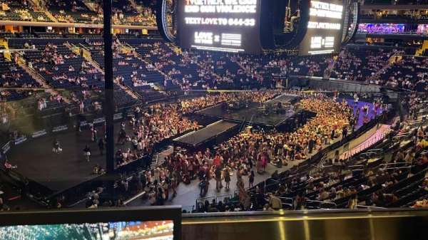 Madison Square Garden, bloc: 220, rangée: 1, place: 8
