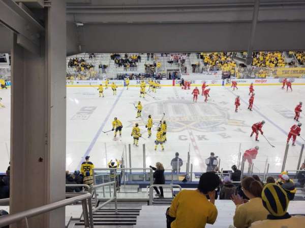 Yost Ice Arena, bloc: 4, rangée: 17, place: 15