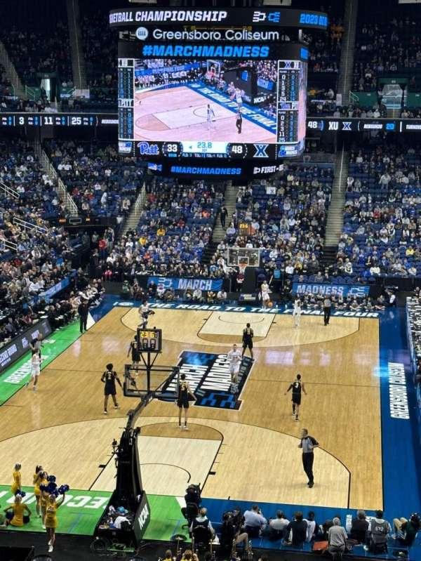 First Horizon Coliseum, bloc: 221, rangée: F, place: 11