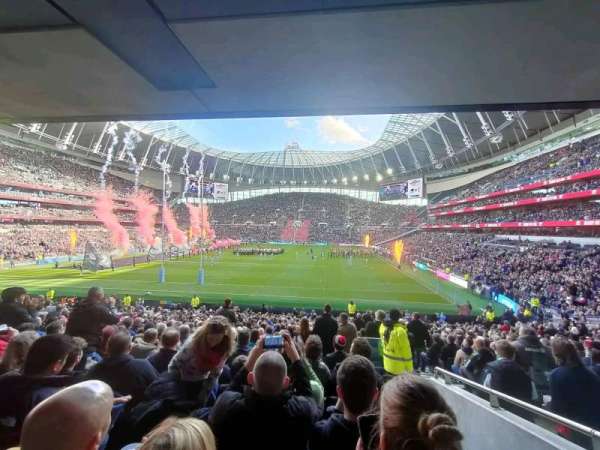Tottenham Hotspur Stadium, bloc: 111, rangée: 30, place: 329