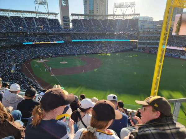 Petco Park, bloc: 327, rangée: 6, place: 12