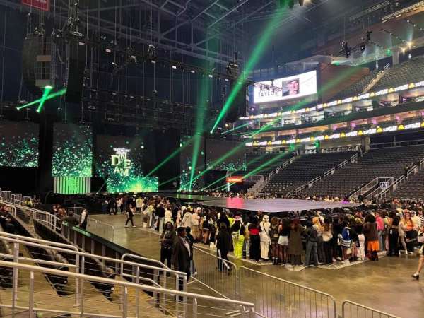 State Farm Arena, bloc: 118, rangée: DD, place: 5