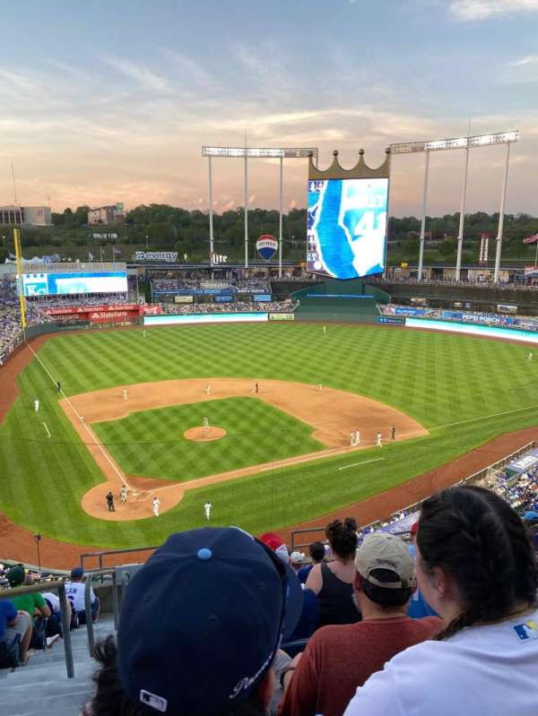 Kauffman Stadium, bloc: 424, rangée: L, place: 1