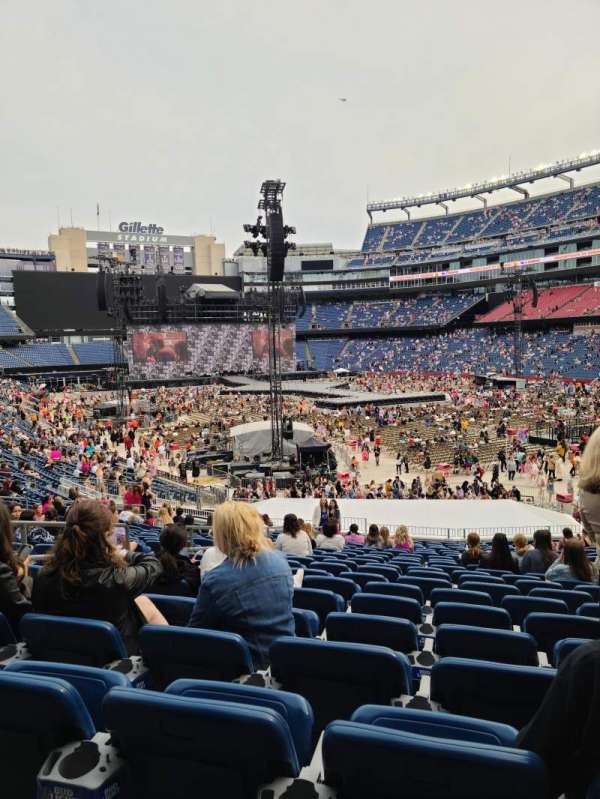 Gillette Stadium, bloc: 102, rangée: 32, place: 15