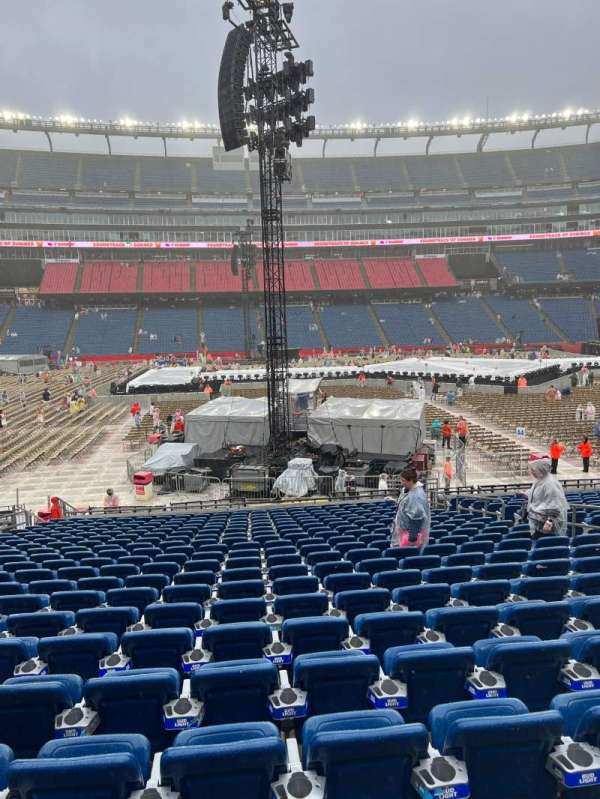 Gillette Stadium, bloc: 132, rangée: 21, place: 8/9