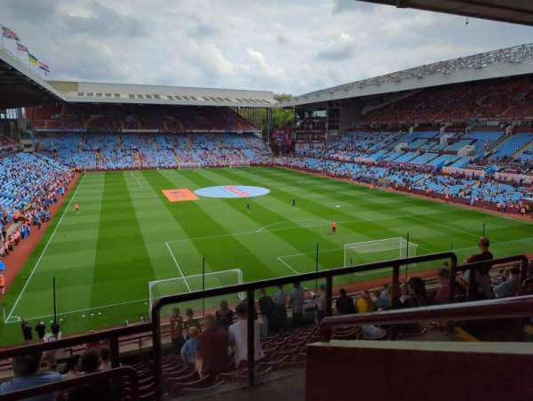 Villa Park, bloc: T5, rangée: N, place: 128