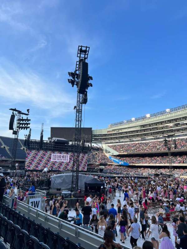 Soldier Field, bloc: 130, rangée: 5, place: 1
