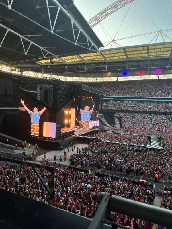 Wembley Stadium, bloc: 229, rangée: 1, place: 61