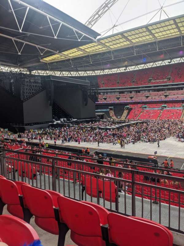 Wembley Stadium, bloc: 122, rangée: 33, place: 320