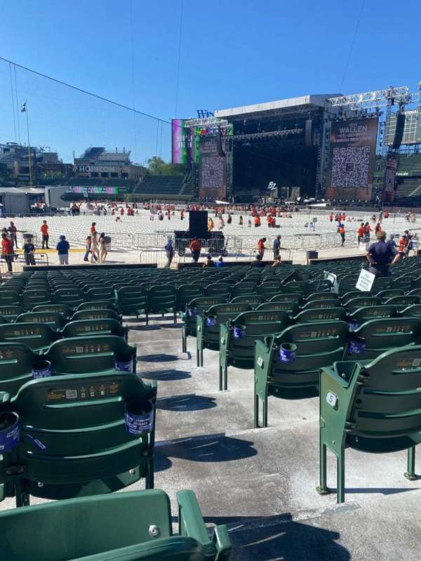 Wrigley Field, bloc: 127, rangée: 9, place: 16