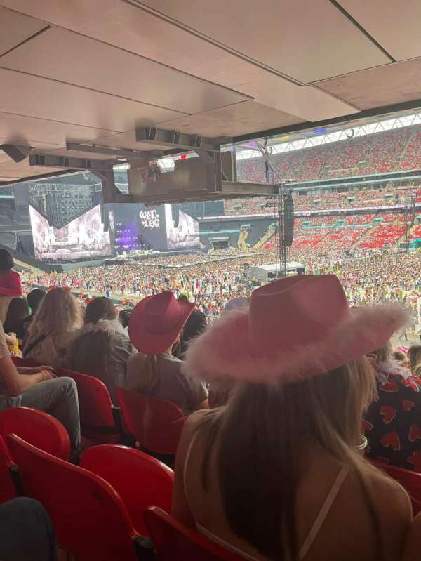 Wembley Stadium, bloc: 120, rangée: 44, place: 127
