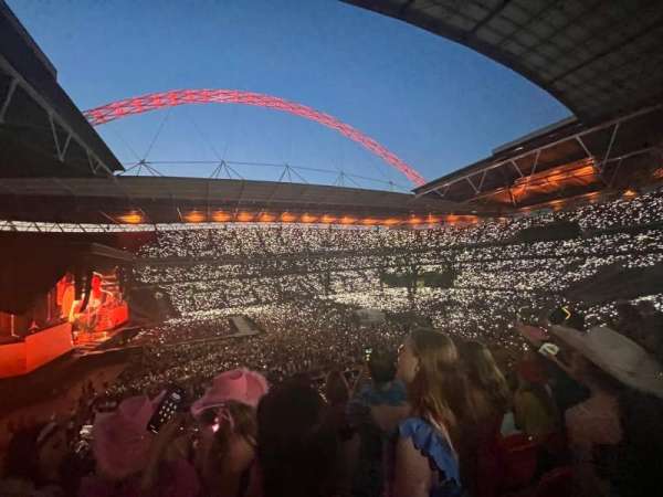 Wembley Stadium, bloc: 229, rangée: 4