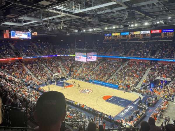 Mohegan Sun Arena, bloc: 115, rangée: J, place: 17