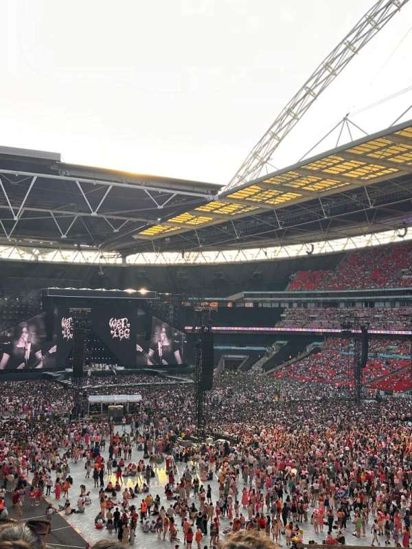 Wembley Stadium, bloc: 218, rangée: 4