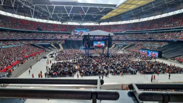 Wembley Stadium, bloc: 215, rangée: 1, place: 45