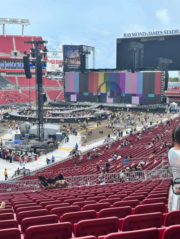 Raymond James Stadium, bloc: 203, rangée: T, place: 6