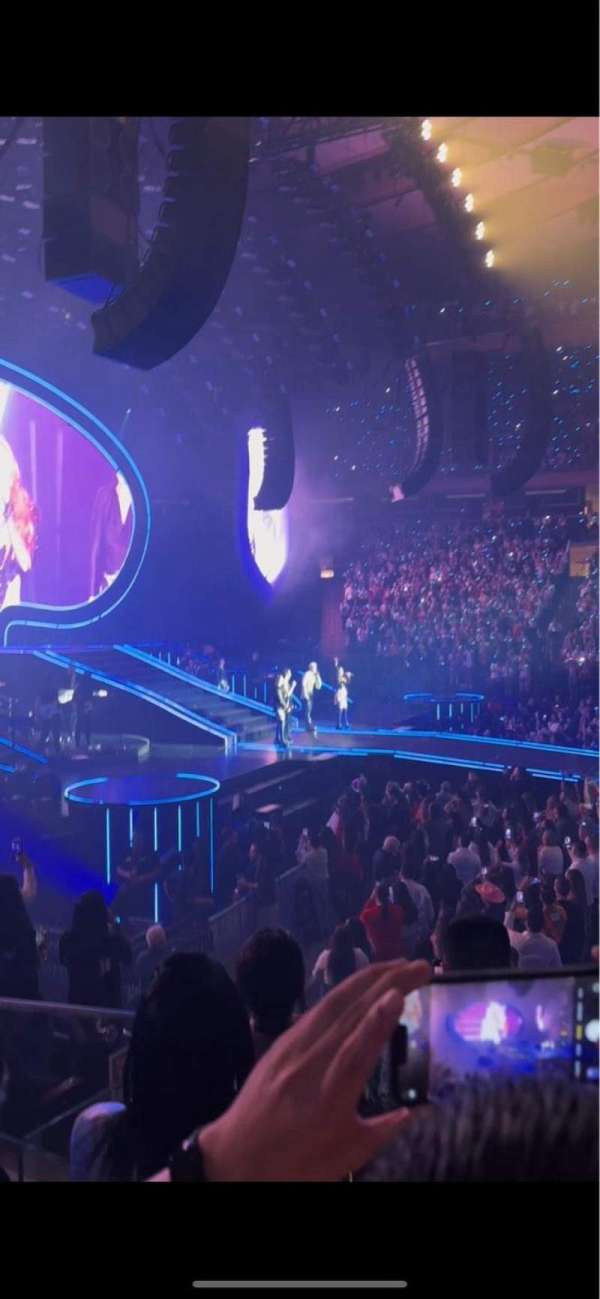 Madison Square Garden, bloc: 116, rangée: 8, place: 16