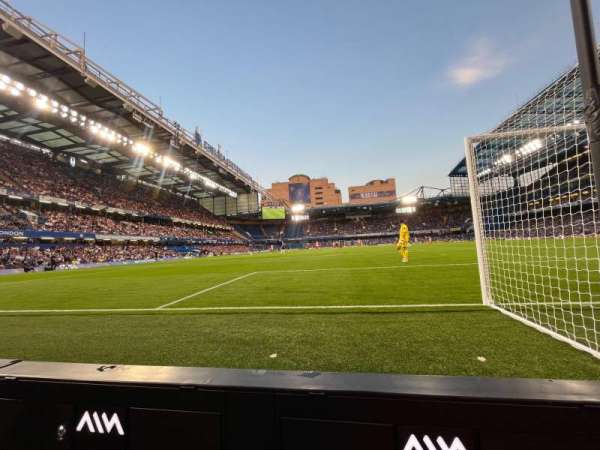 Stamford Bridge, bloc: Matthew Harding Lower 13, rangée: A, place: 90