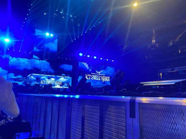 Spectrum Center, bloc: Floor 1, rangée: Q, place: 2