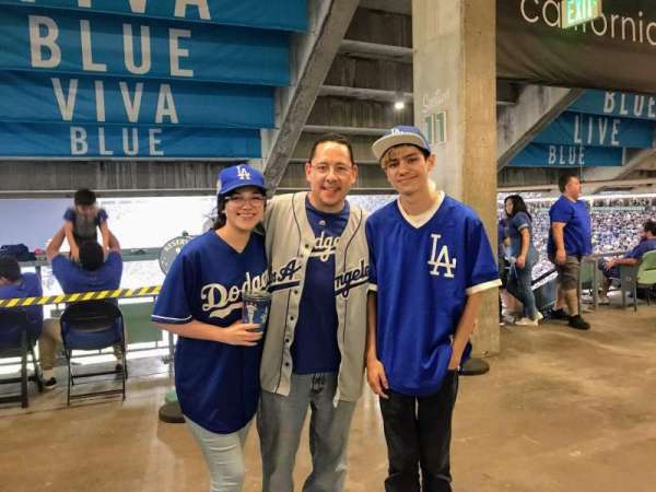 Dodger Stadium, bloc: 11, rangée: S, place: 1-3